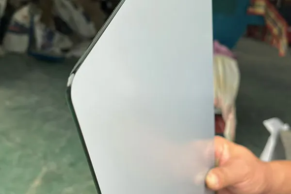 Bord du miroir, qualité et épaisseur