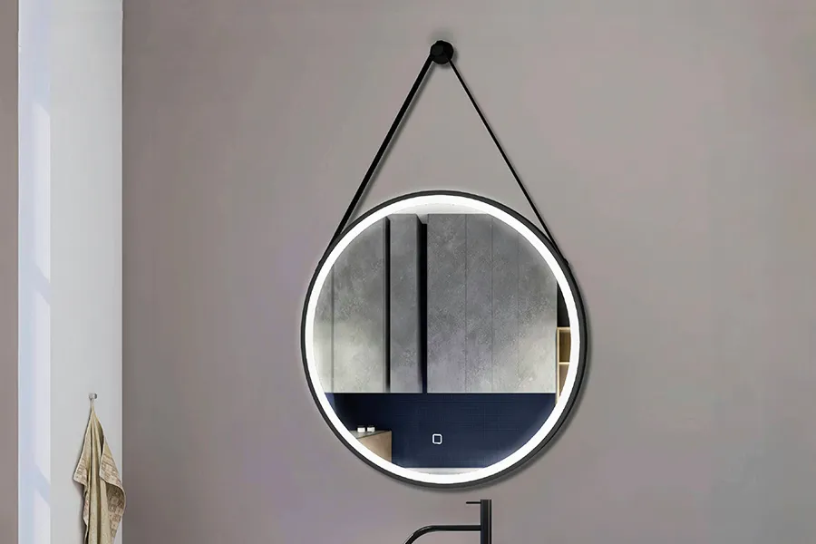 espejos con marco metálico iluminados en negro con cinturón