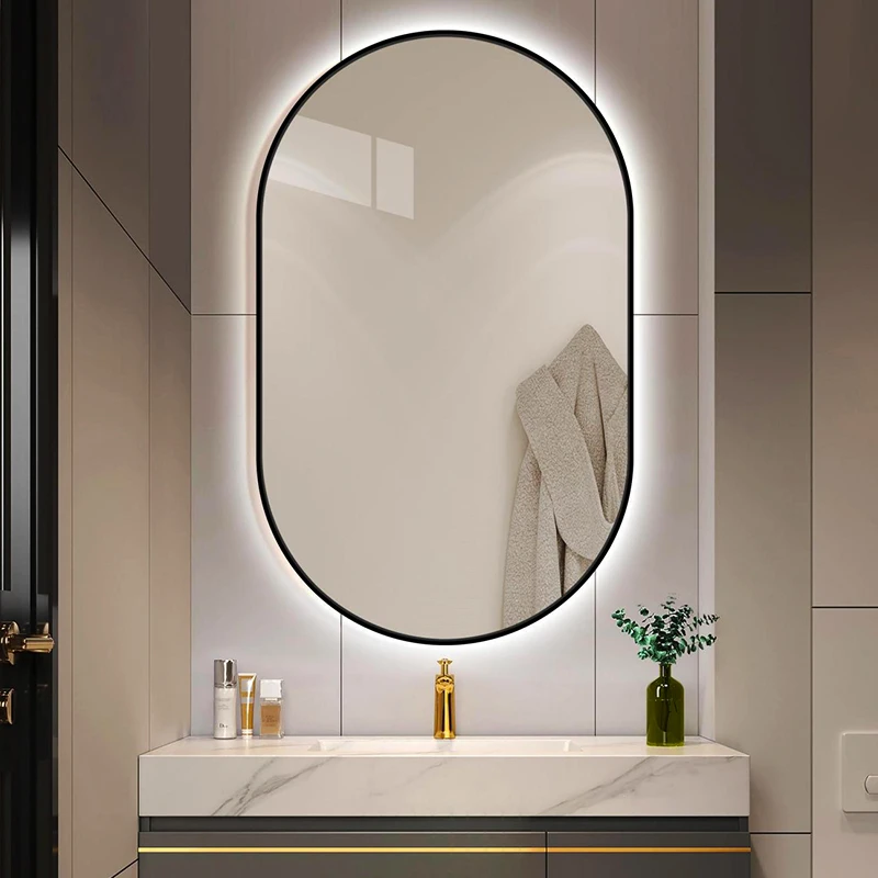 Miroir ovale encadré par des leds pour la salle de bain