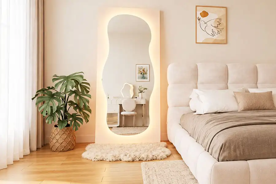 posizionamento specchio a LED a figura intera in camera da letto