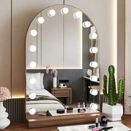 miroir de vanité hollywoodien arqué et éclairé